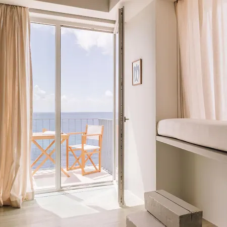 White Exclusive & Hotel