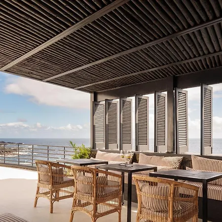 White Exclusive & ホテル