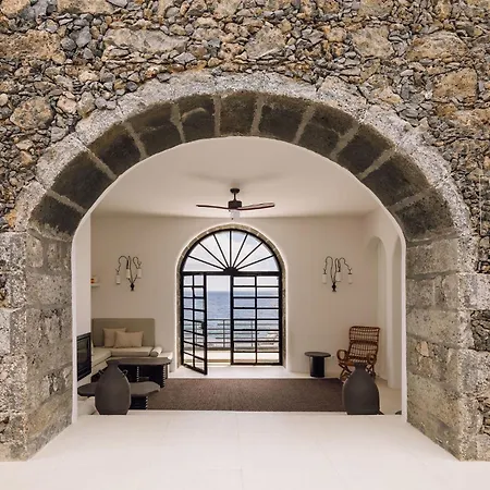 White Exclusive & ホテル ラゴア