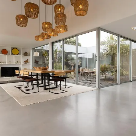 White Exclusive & Hotel