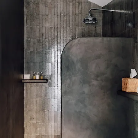 White Exclusive & Lagoa (Azores)