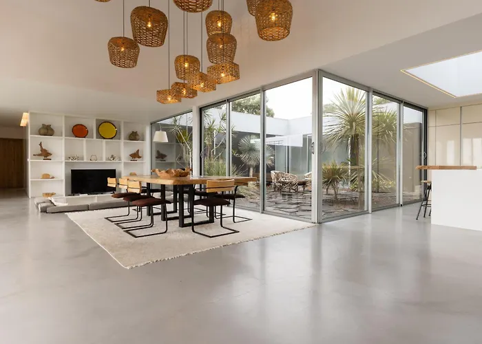 White Exclusive & Ξενοδοχείο