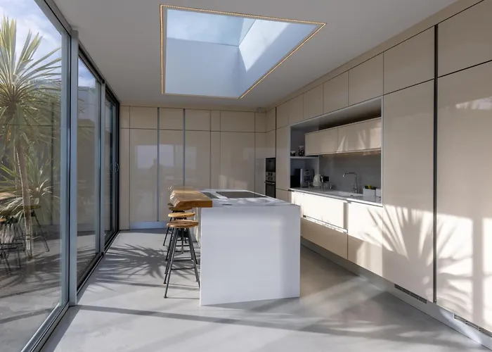 White Exclusive & Hotel 5*