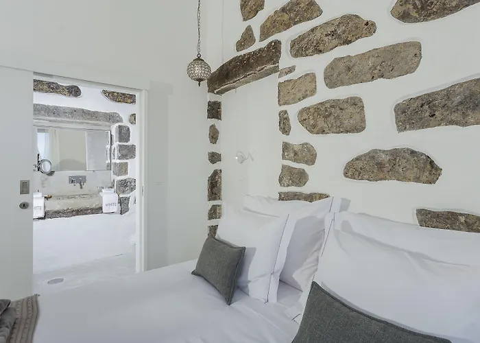 White Exclusive & Lagoa (Azores)