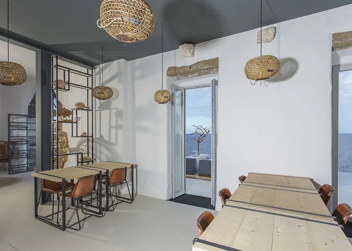 White Exclusive & 5*