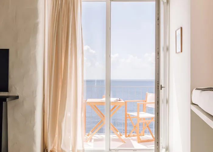 White Exclusive & Hotel